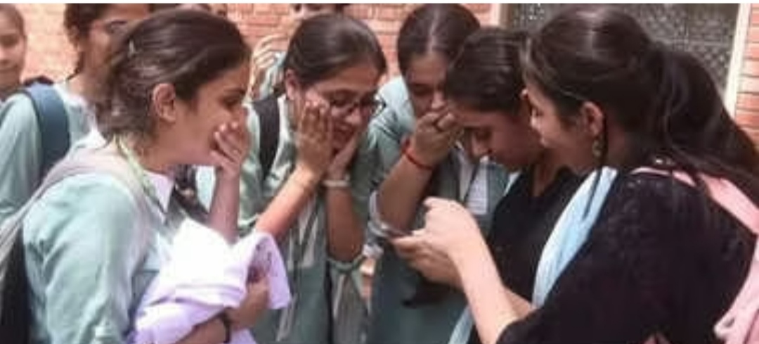 शिक्षण विभागाचा भोंगळ कारभार - SSC बोर्डाचा निकाल लागुन ही अर्धा तास झाला तरी निकाल बघण्याच्या लिंक ओत नाही ओपन, विद्यार्थी पालक हैरान