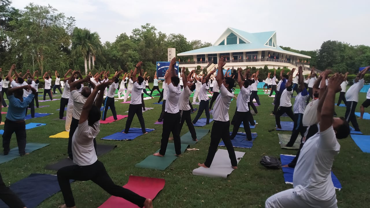 आंतरराष्ट्रीय योग दिना निमित्त ड्रॅगन पॅलेस कॅम्पस येथे योगा कार्यक्रमाचे आयोजन, भारतीय वायुसेनेचा होता प्रमुख सहभाग