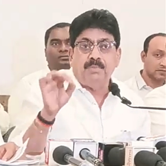 कामठी विधानसभा निवडणुकीत परप्रांतियाकडुन बोगस मतदान केल्याचा कांग्रेस नेता सुरेश भोयर यांचा पत्रपरिषदेत आरोप