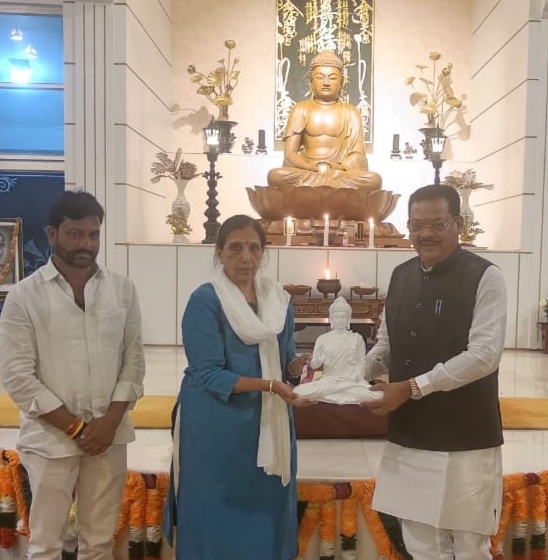 सामाजिक न्याय मंत्री संजय शिरसाट यांनी दिली कामठीच्या ड्रॅगन पॅलेस टैंपल येथे सदिच्छा भेट