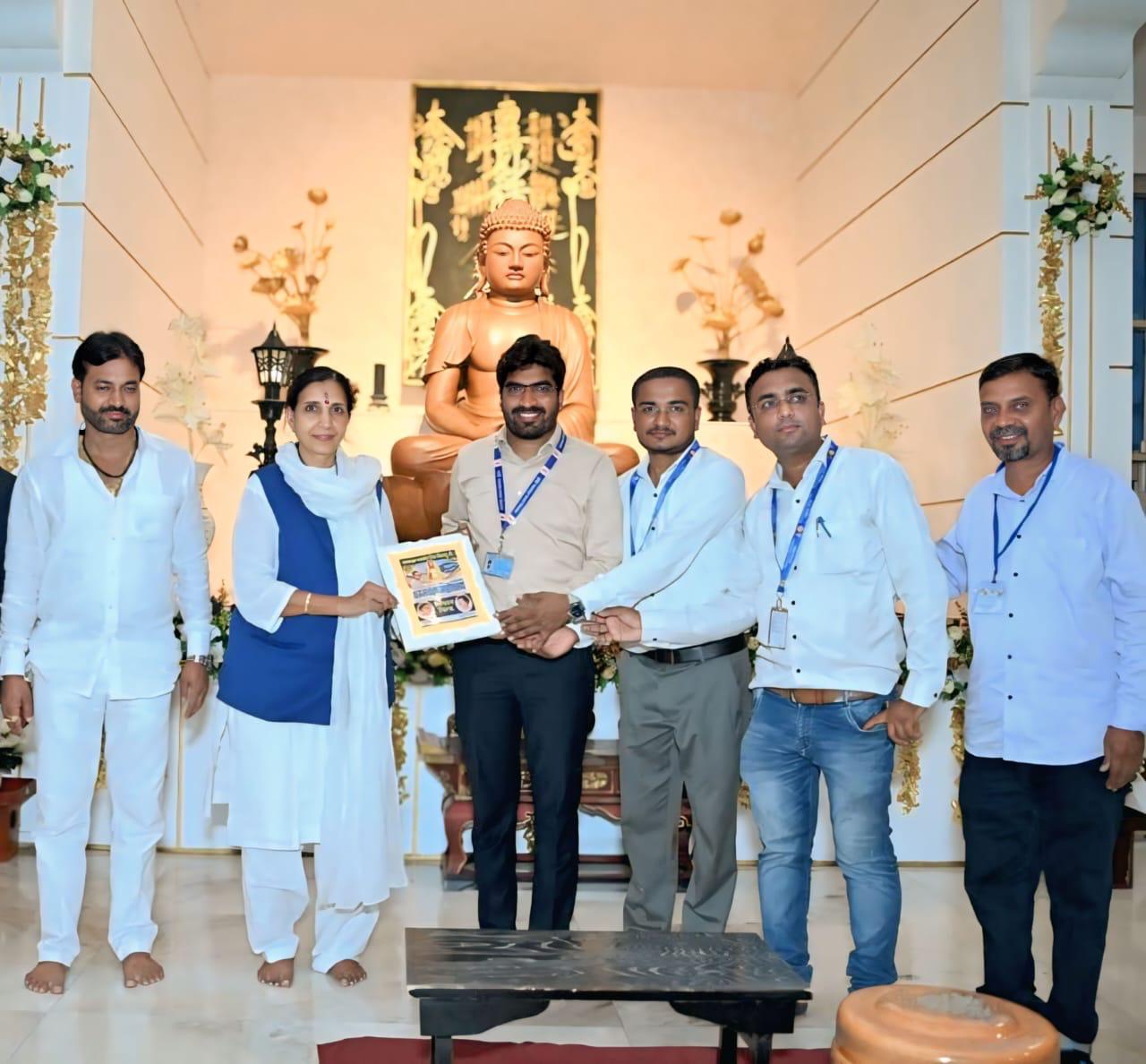 ड्रॅगन पॅलेस परिसरात पहिल्यांदाच नगर परिषद व पोलिस प्रशासनाने अनुयायांना उत्कृष्ट सुविधा उपलब्ध करून दिल्याबद्दल अधिकाऱ्यांचा सत्कार