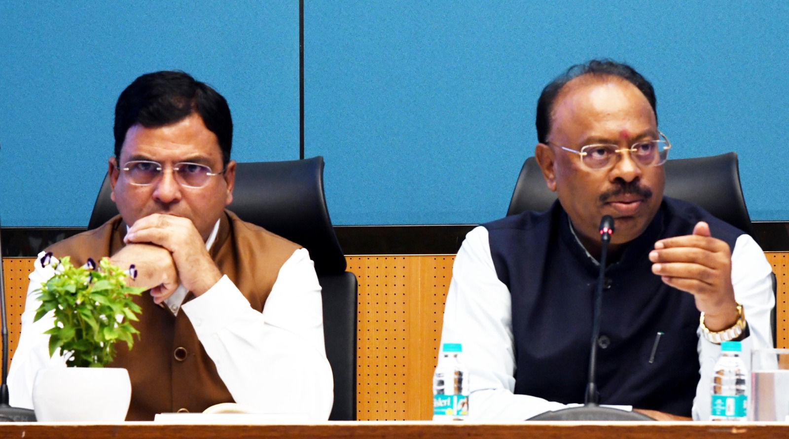 सर्वोच्च न्यायालयाच्या निर्णयाप्रमाणे पात्र व्यक्तिंना तात्काळ पट्टे वाटप करण्याचे पालकमंत्री चंद्रशेखर बावनकुळे यांचे निर्देश