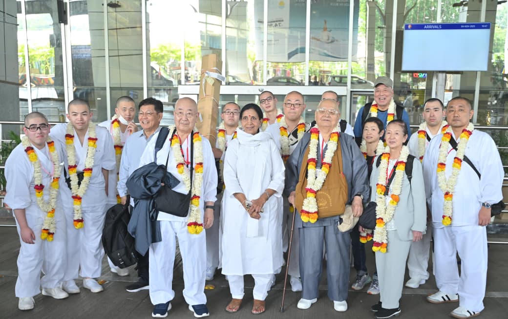 ड्रॅगन पॅलेसच्या 26 व्या वर्धापन दिनानिमित्त जपानच्या भिख्खु संघाचे डॉ. बाबासाहेब आंबेडकर आंतरराष्ट्रीय विमानतळ नागपूर येथे आगमन, झाले भव्य स्वागत!