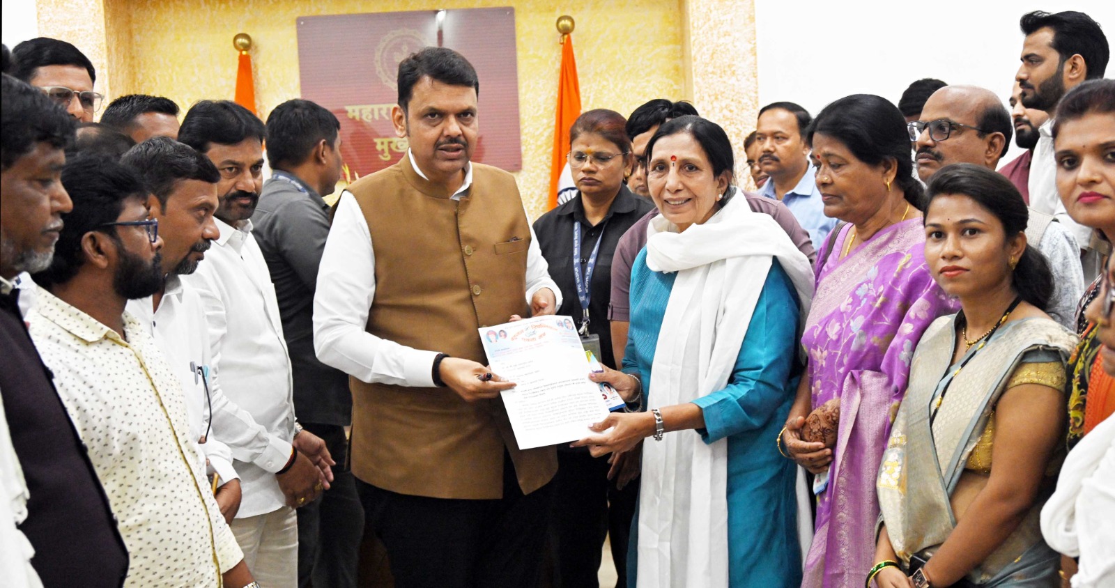 कामठी न. प. निवडणुक बरिएमं चे नगराध्यक्ष पदाचे उमेदवार अजय कदम यांना महायुतीचे उमेदवार घोषित करा - मुख्यमंत्री देवेंद्र फडणविसांची ॲड. कुंभारेंनी घेतली भेट