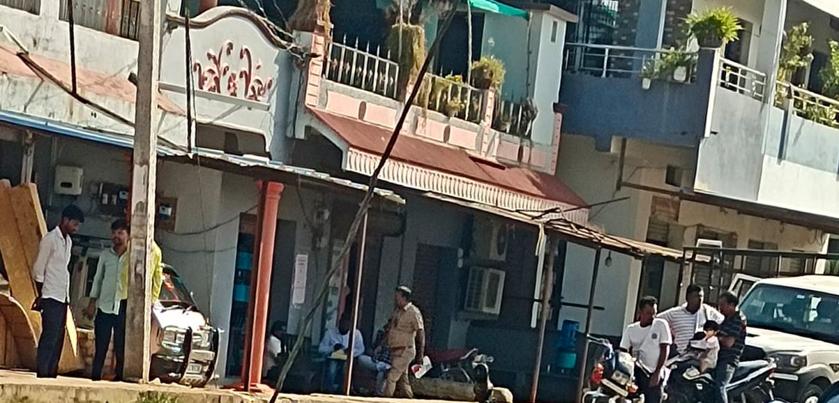 बावनकुळेंची वीजचोरी महावितरण कंपनीच्या अधिकाऱ्यांनी पकडली!