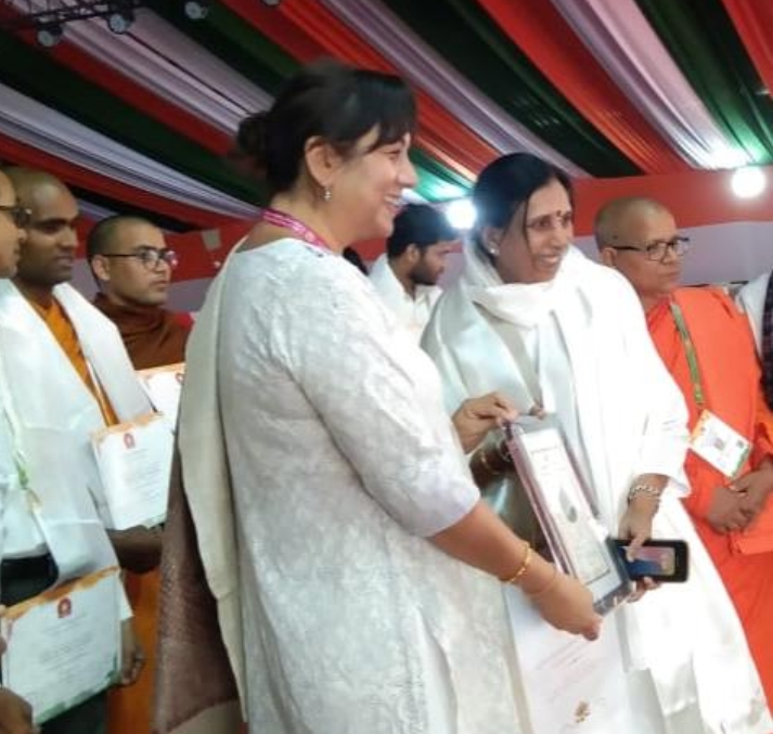 बोधगया मे 20 वे आंतरराष्ट्रीय त्रिपिठक चँटिंग महोत्सव मे महाउपासिका सुलेखा कुंभारे ने हिस्सा लिया
